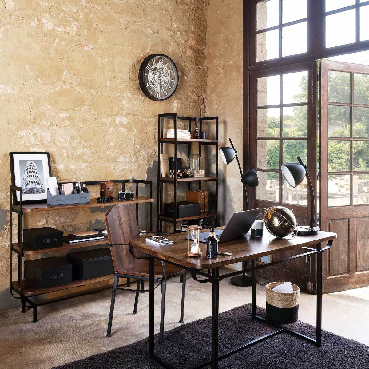 Candeeiro de pé COURBE preto em metal 147cm