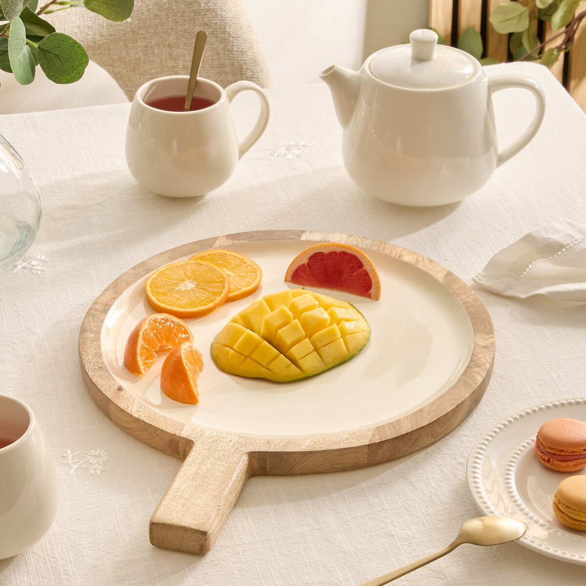 Prato de apresenta&ccedil;&atilde;o INAYA branco em madeira mango