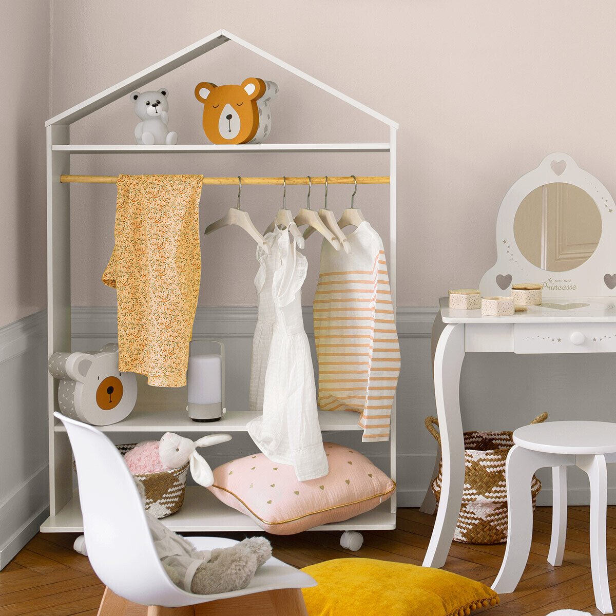 Armário MONTESSORI branco com varão