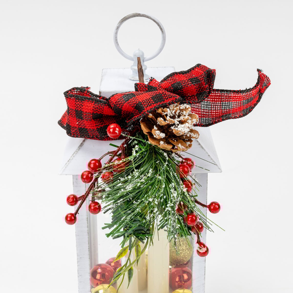 Lanterna decorativa luminosa com pinhas e bagas