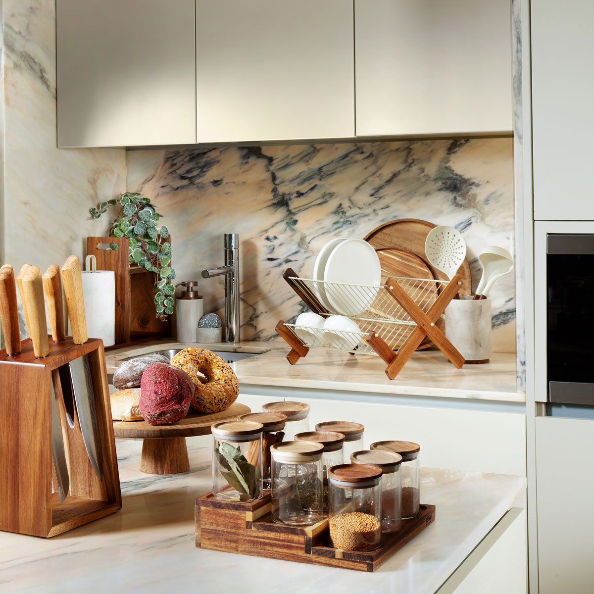 Conjunto de 5 facas com suporte castanho