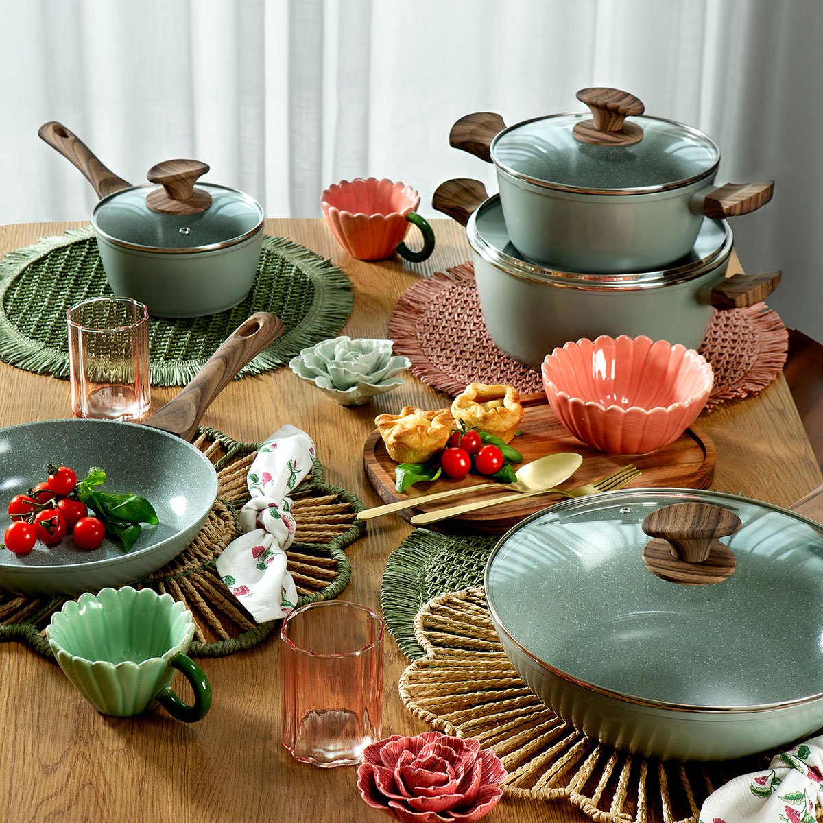 Trem de cozinha  pe&ccedil;as ALVRA verde em alum&iacute;nio