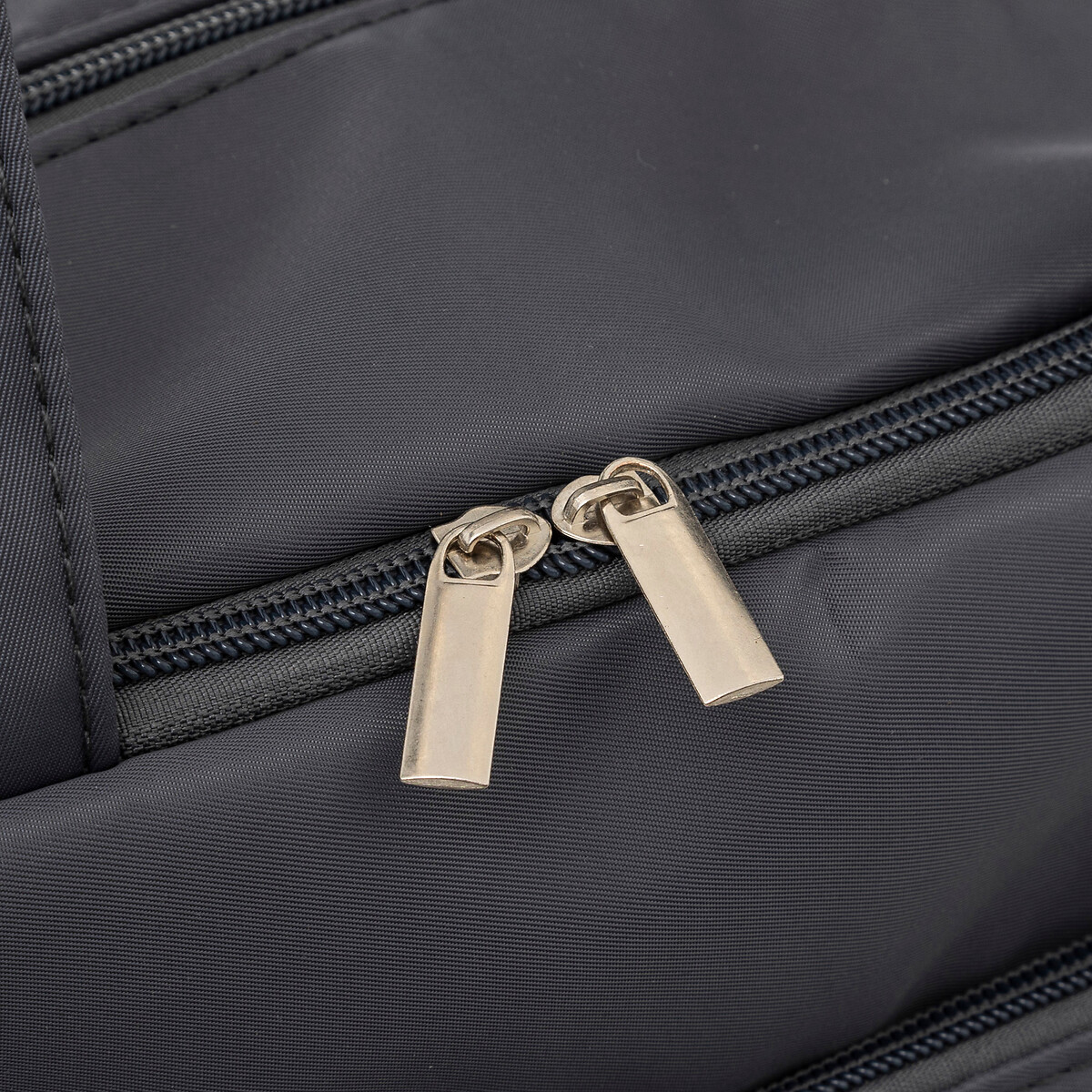 Bolsa de higiene cinza