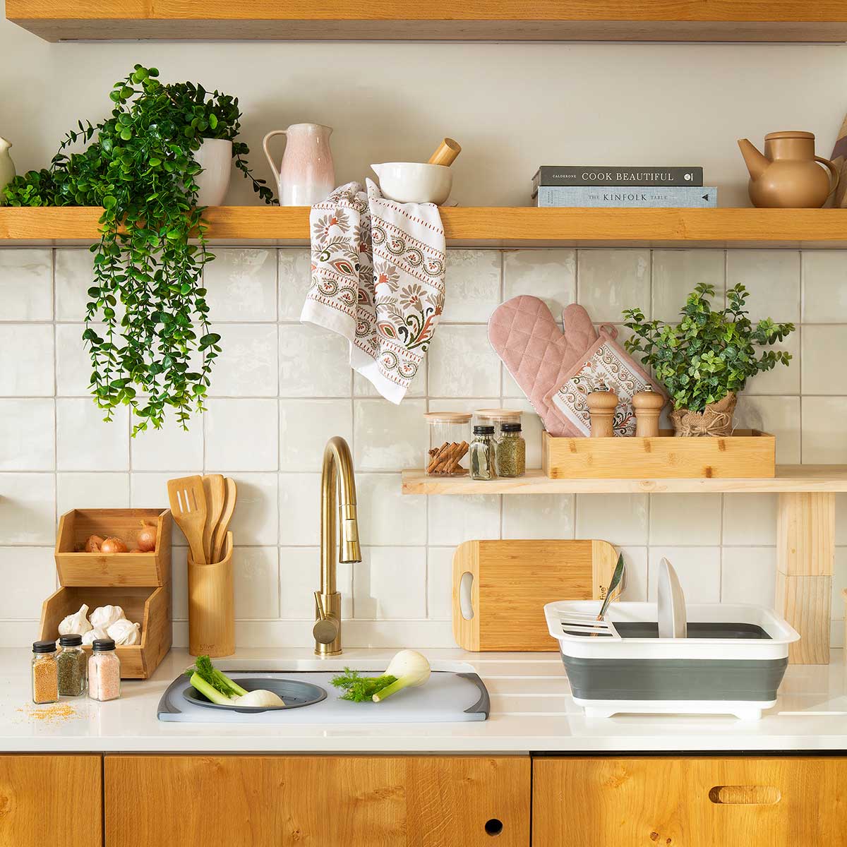 Tábua de corte com recipiente dobrável