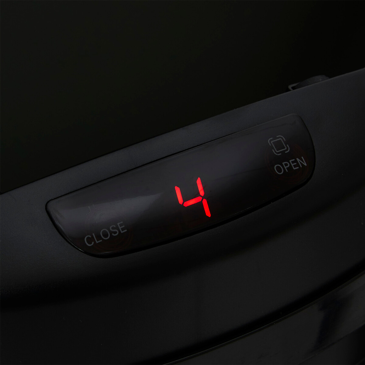 Balde do lixo com sensor automático preto em inox