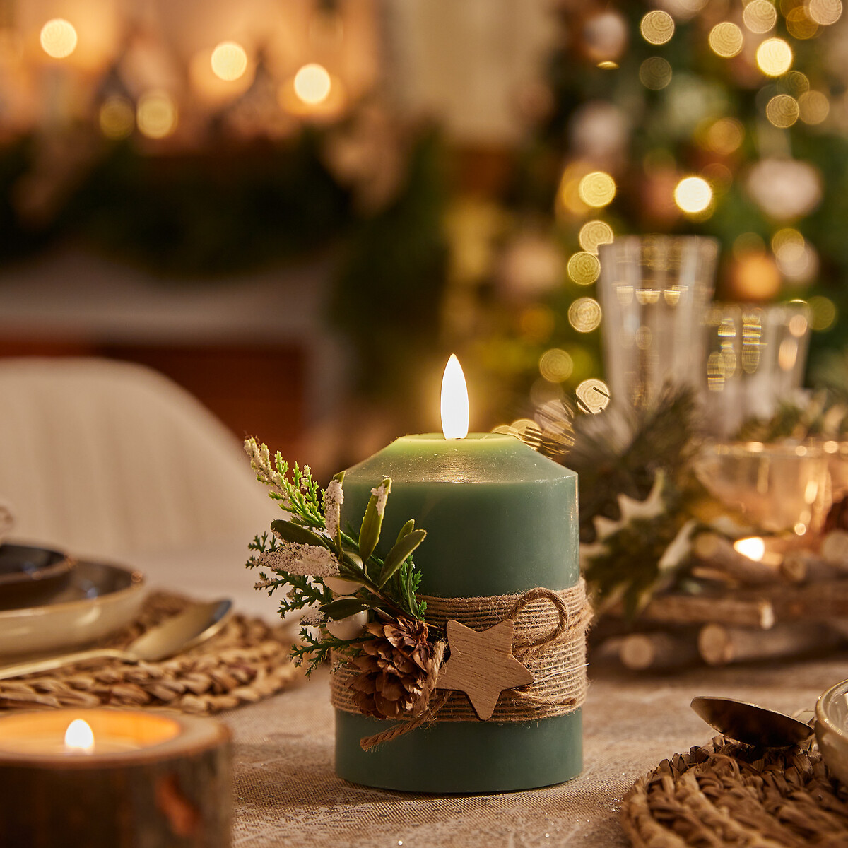 Vela com pinhas e bagas verde 12,5cm