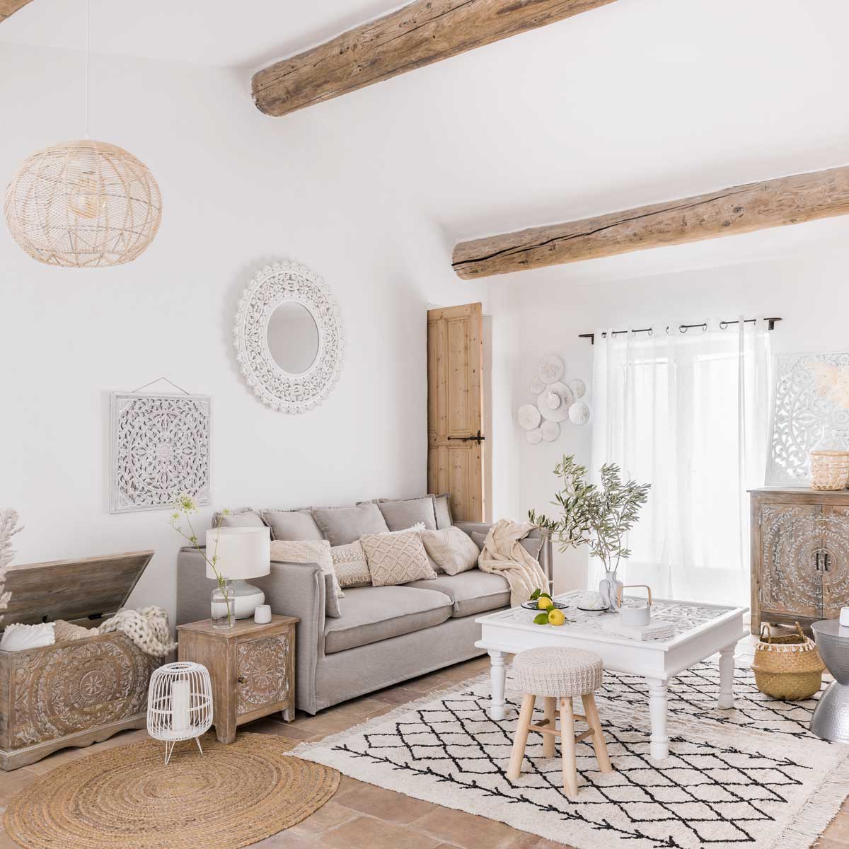 Tamborete SUZETTE bege com p&eacute;s em madeira pinho