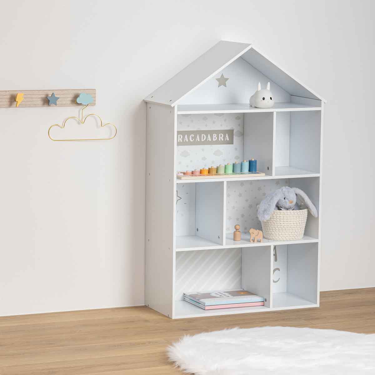 Estante em forma de casa,  Estante em forma de casa