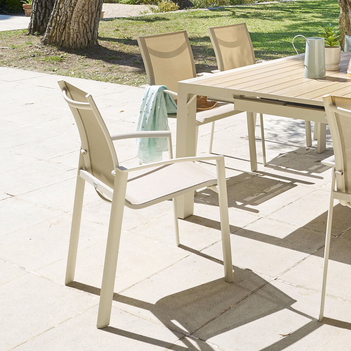 Cadeira com bra&ccedil;os AXANT lin argile