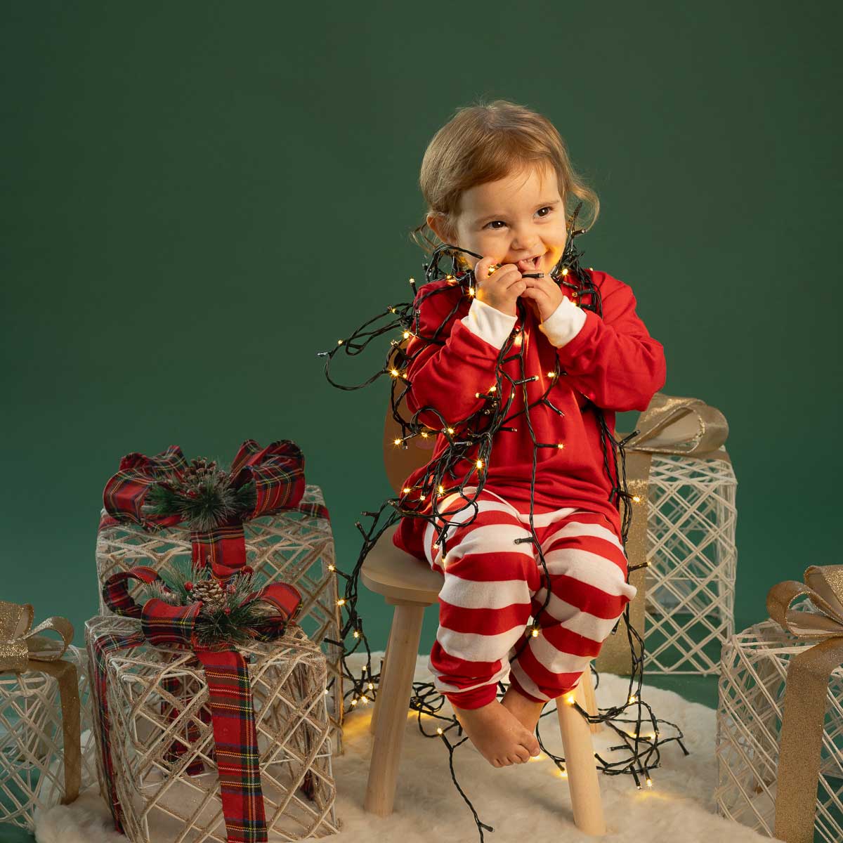 Caixa presente branco e vermelho com led 20x20cm