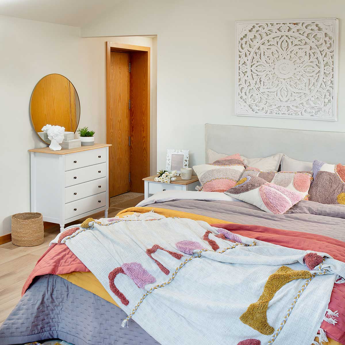 Cómoda SOLEN branca em mdf com 4 gavetas