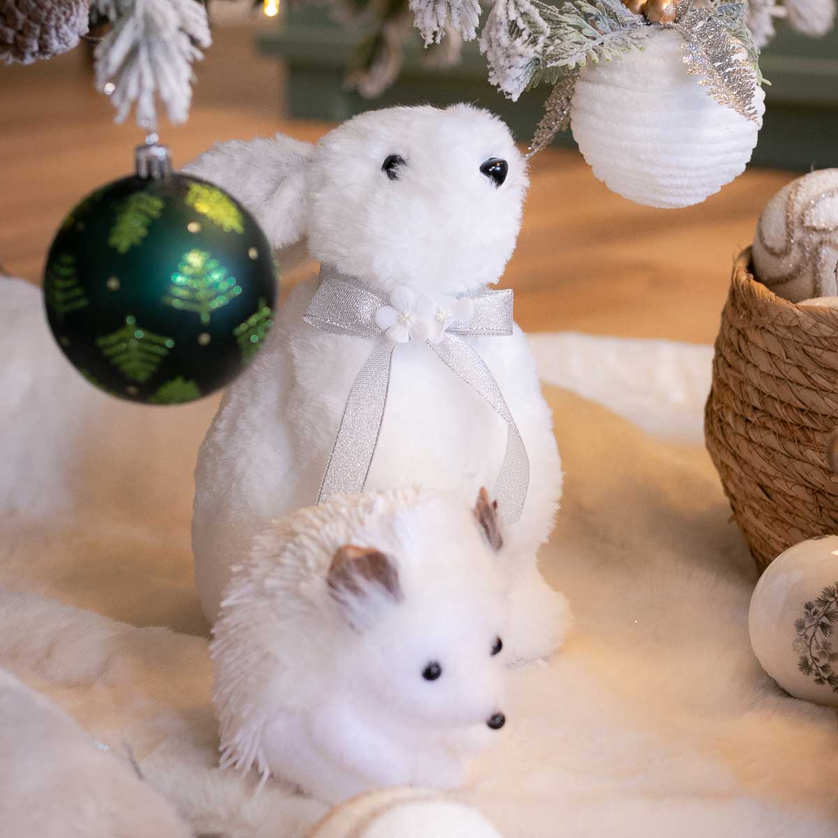 Figura ouri&ccedil;o branco com pelo