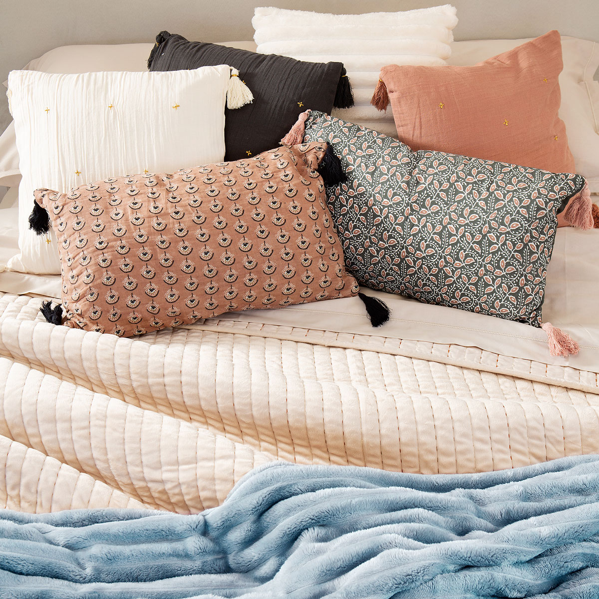 Almofada WINTER LIGHT gaze cinza escuro com tassels 30x50cm