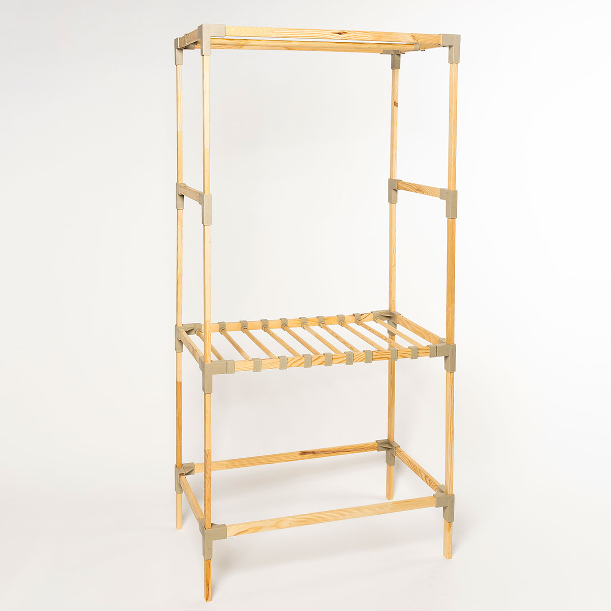 Roupeiro bege em madeira