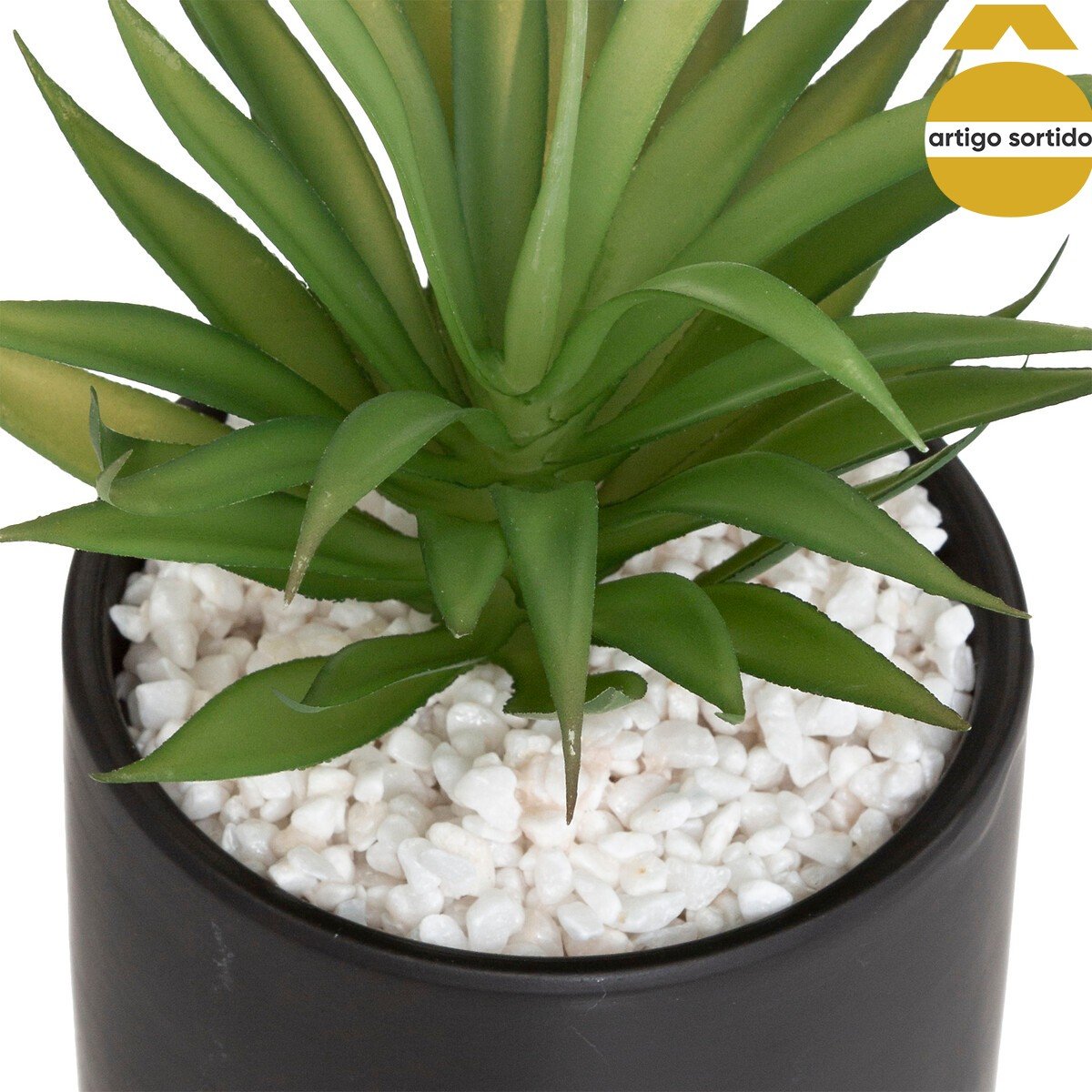 Planta artificial com vaso de cimento