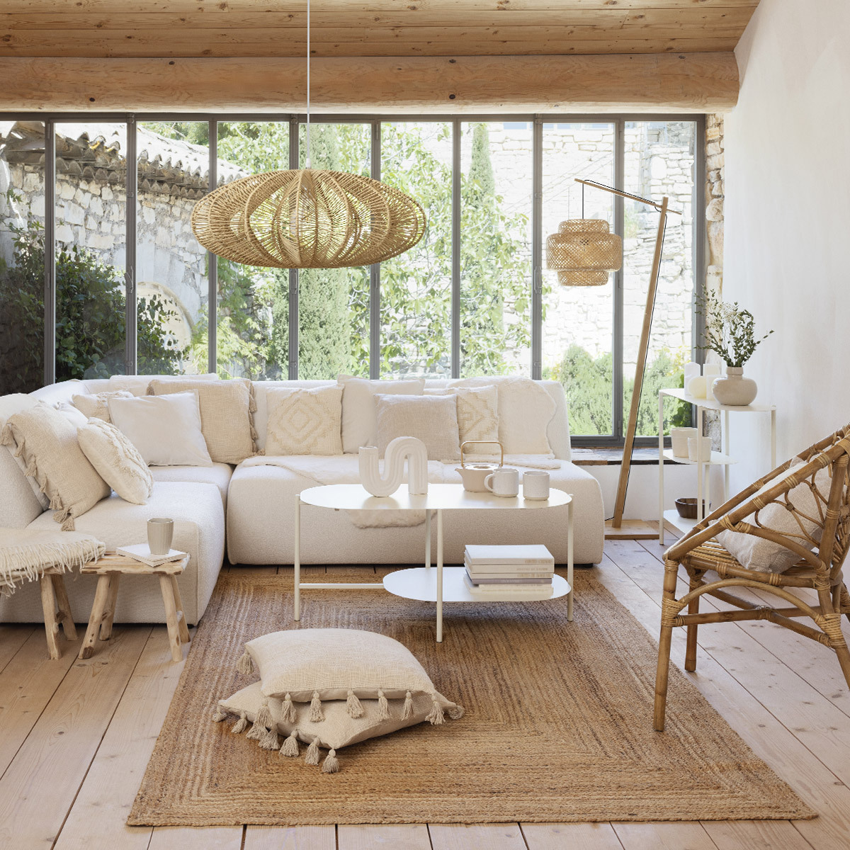 Candeeiro de pé LIBY bege em bambu