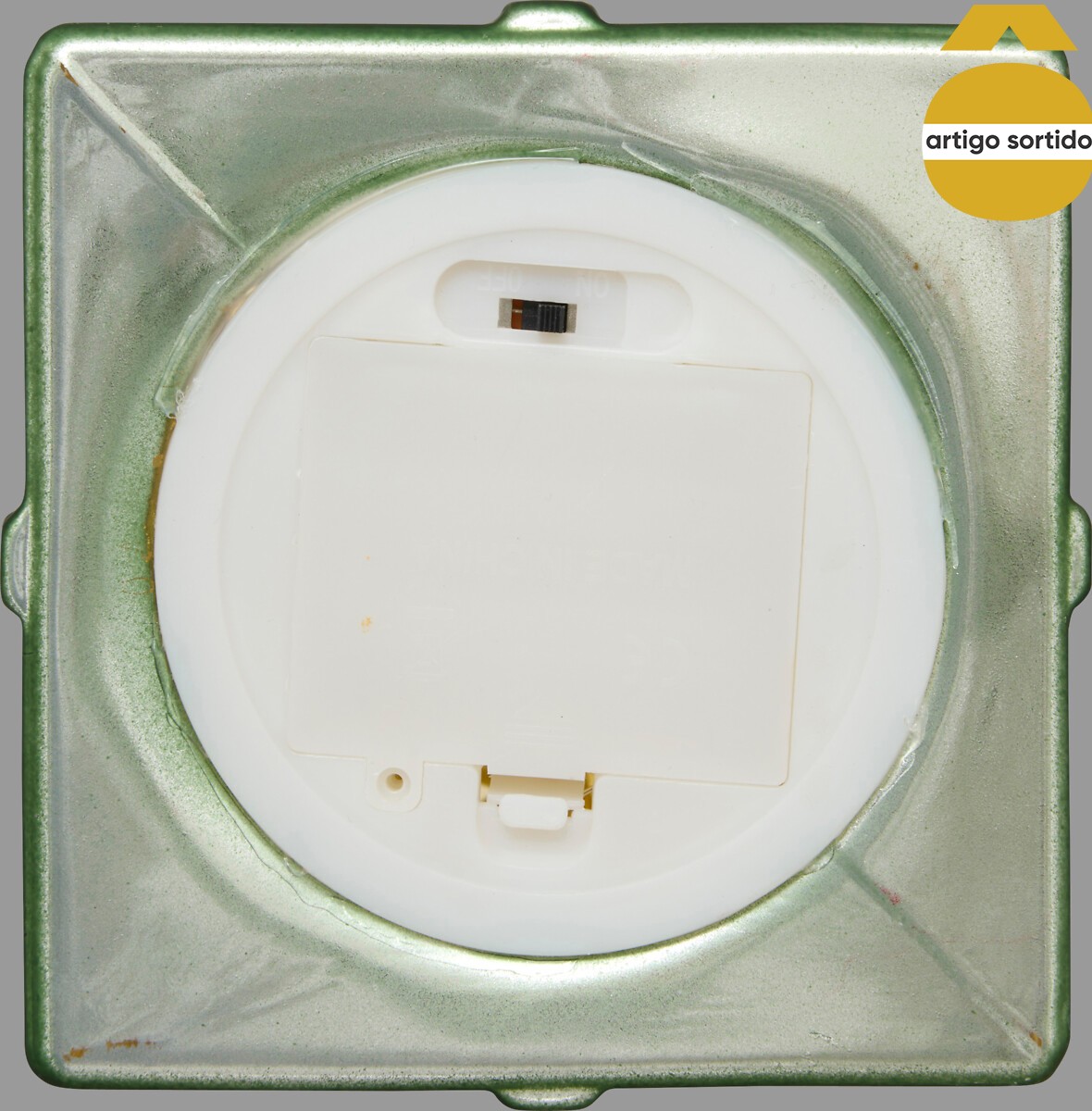 Caixa de presente com figuras natal&iacute;cias 12x14,5cm