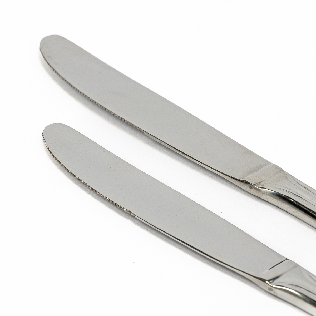 Conjunto de 2 facas de mesa cl&aacute;ssico