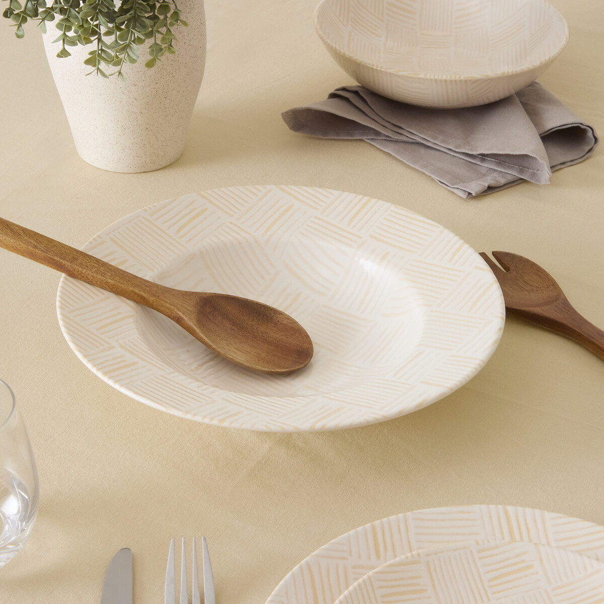 Prato para massa LAETITIA creme 28cm
