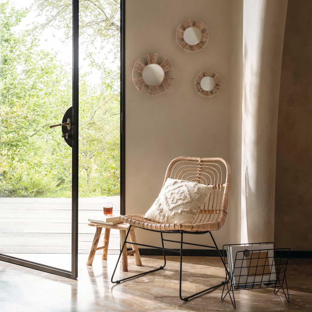 Tamborete castanho em madeira WOODY