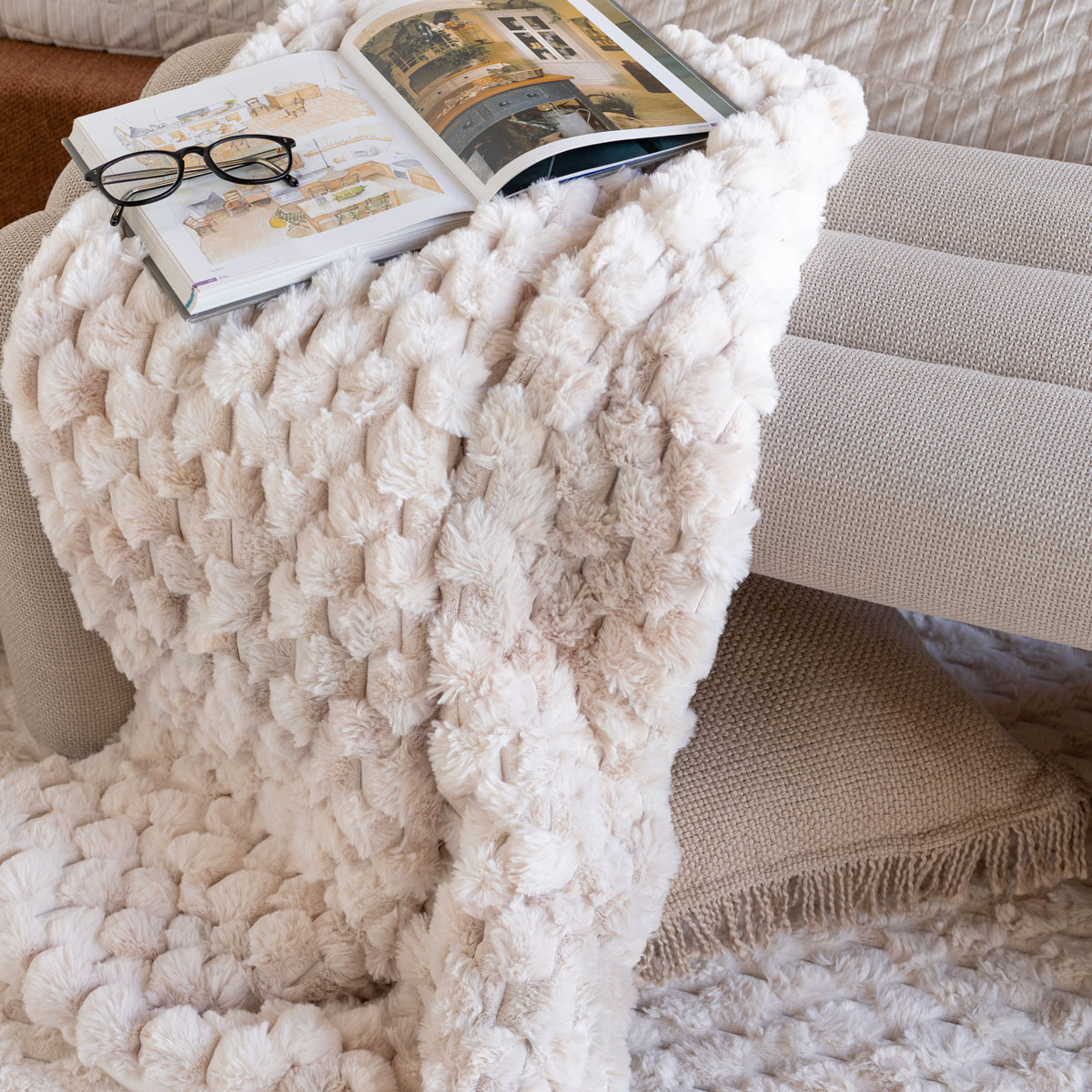 Manta ADRIEL bege pelo 120x160cm