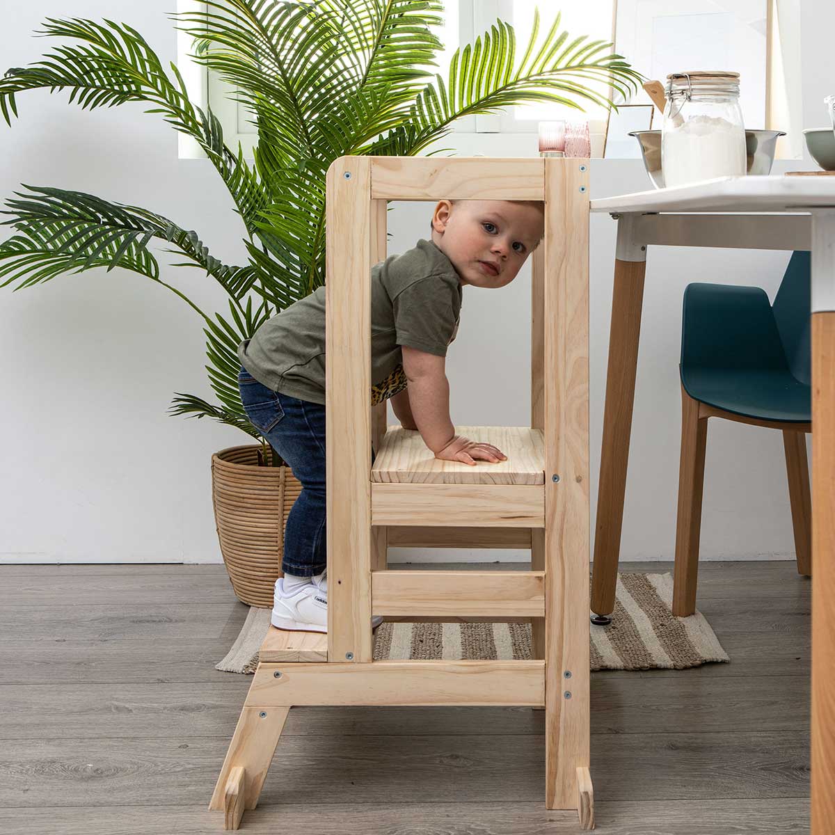 Banco observat&oacute;rio montessori em madeira pinho