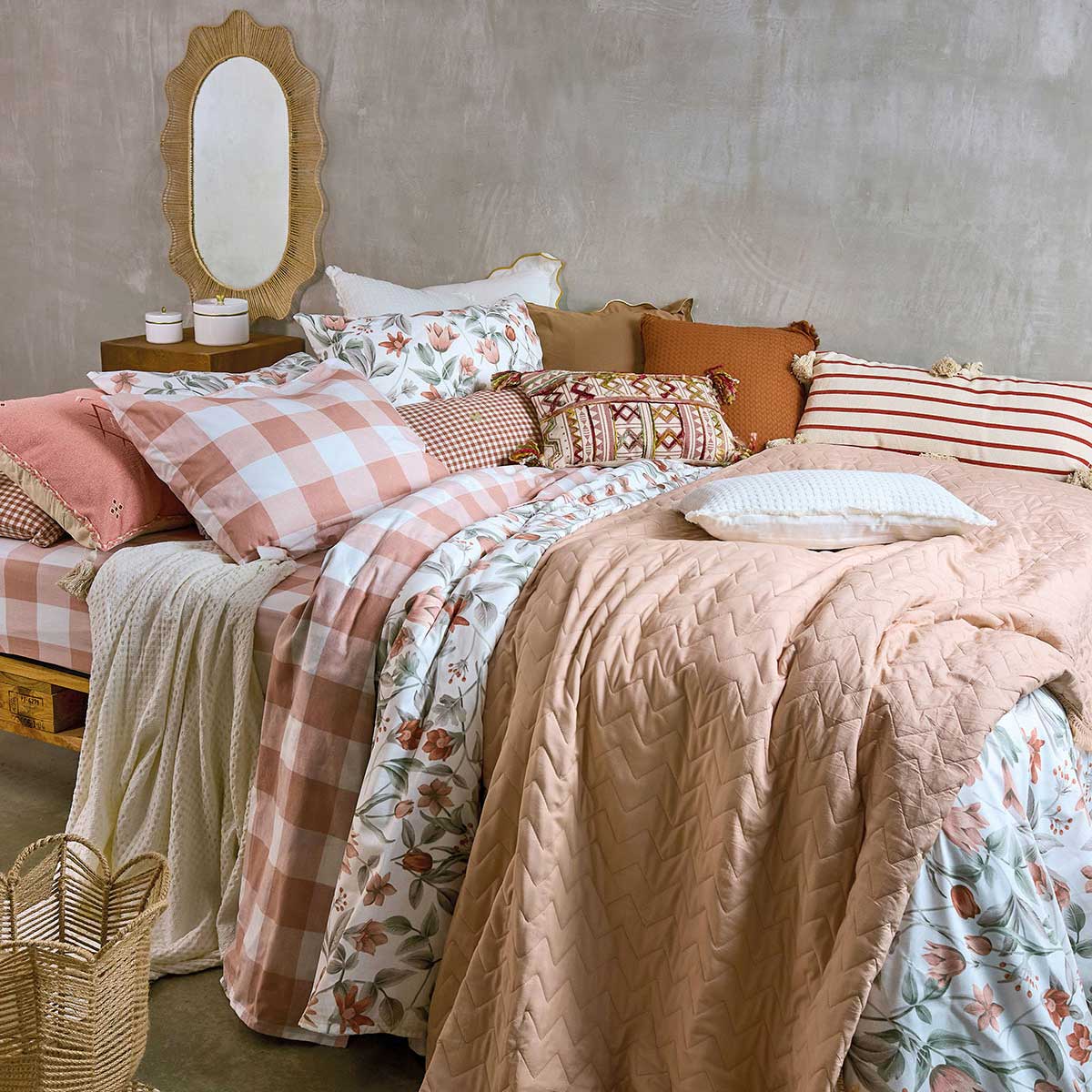 Colcha bege com franjas 220x240cm