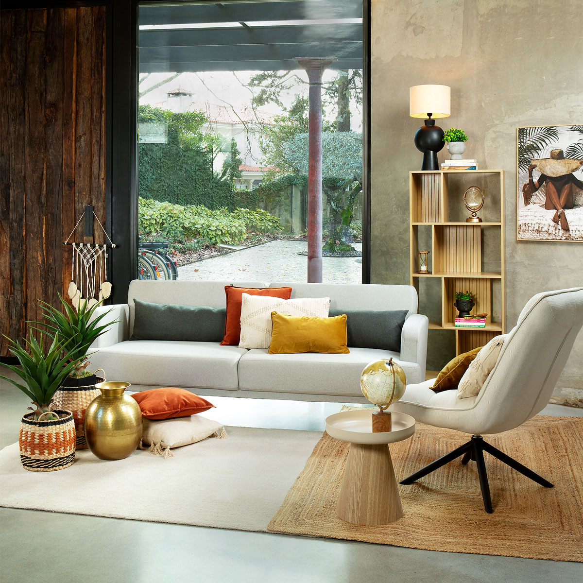 Poltrona MEL rotativa em tecido cru