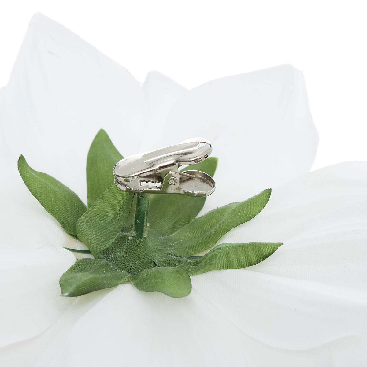 Flor d&aacute;lia branca com mola 20x10cm