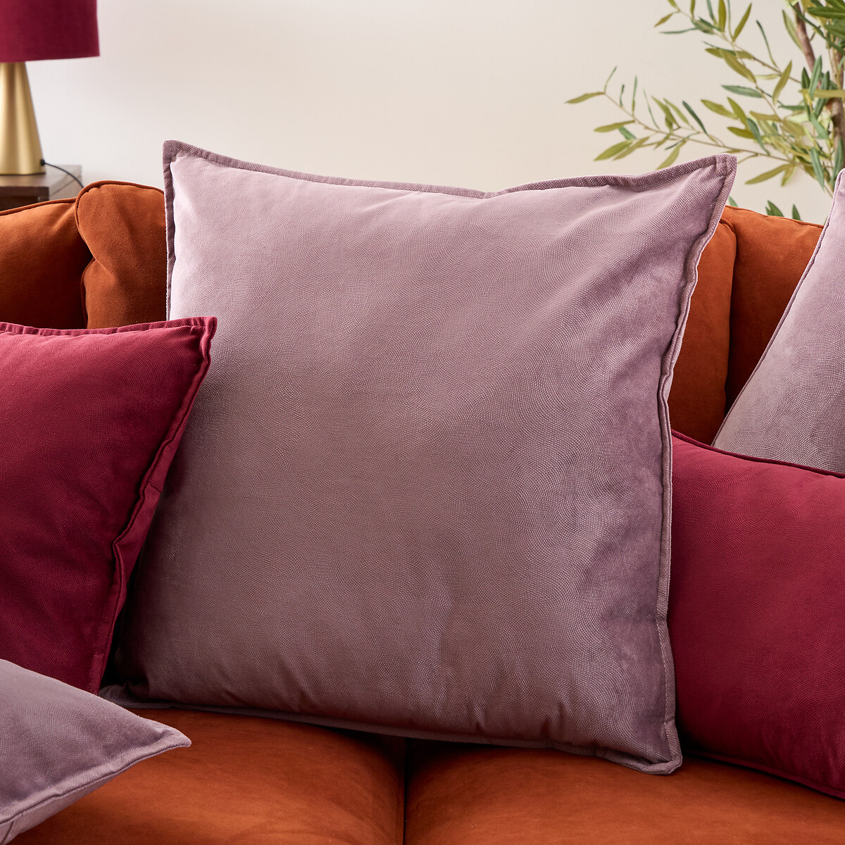 Almofada LILOU em tecido lil&aacute;s