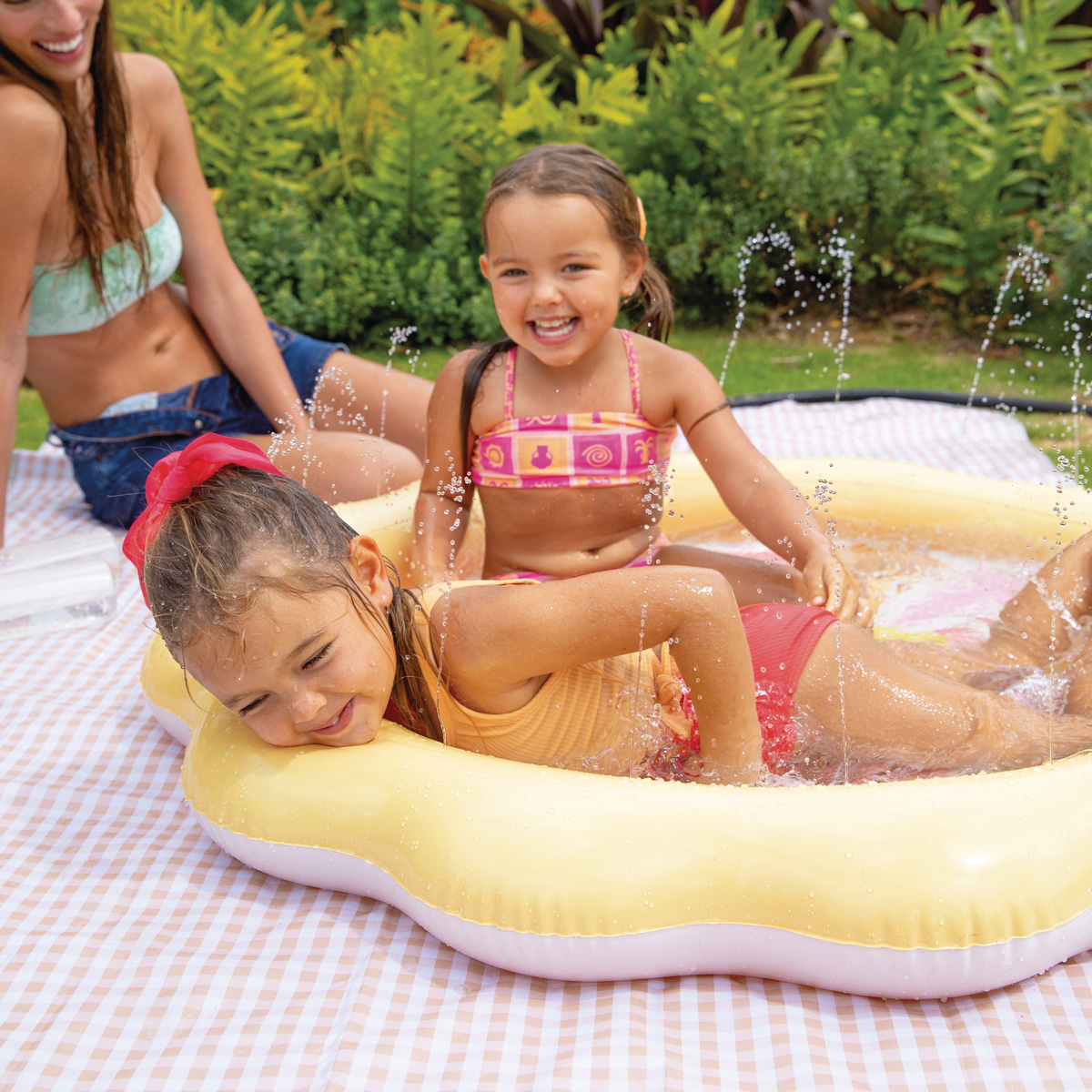 Piscina Insufl&aacute;vel com jatos de &aacute;gua