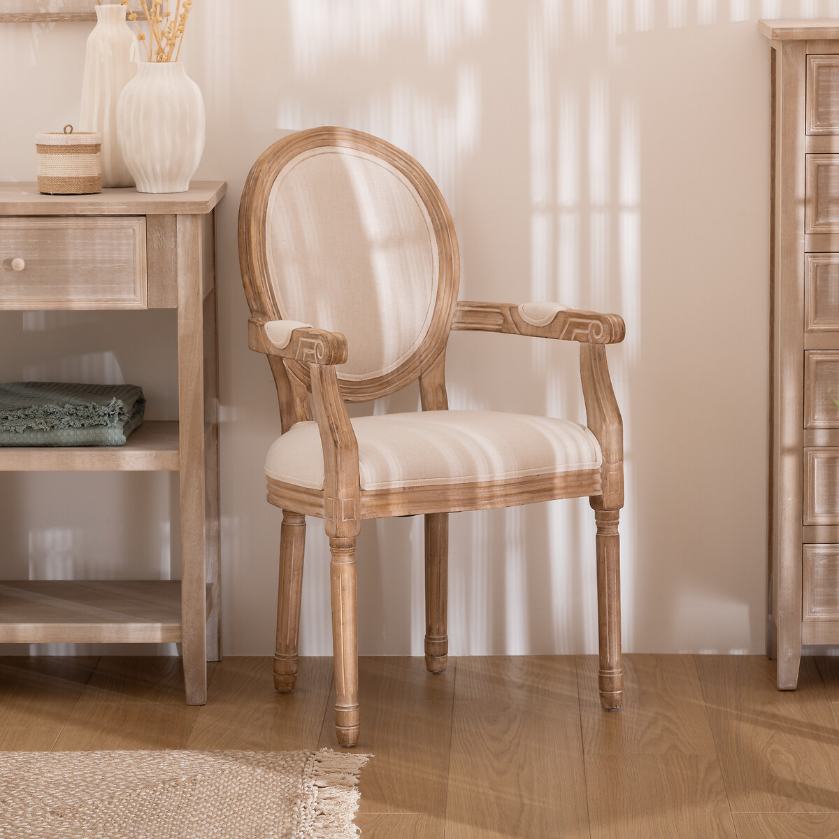 Cadeira com braços CLEON bege