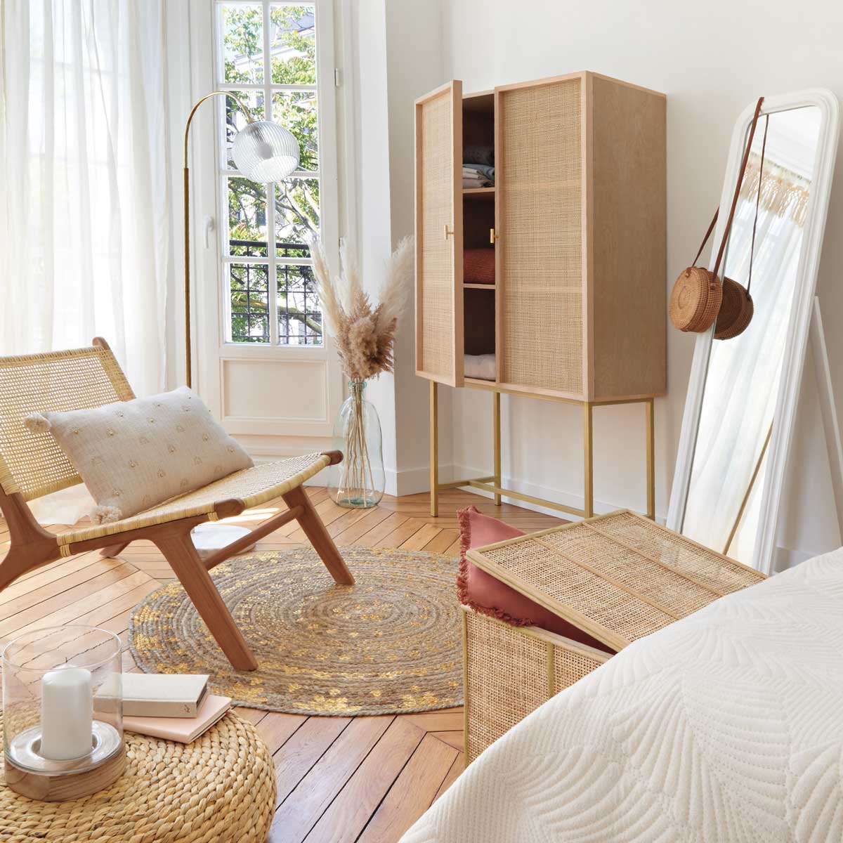 Pufe de ch&atilde;o WONDERLY bege tran&ccedil;ado em seagrass