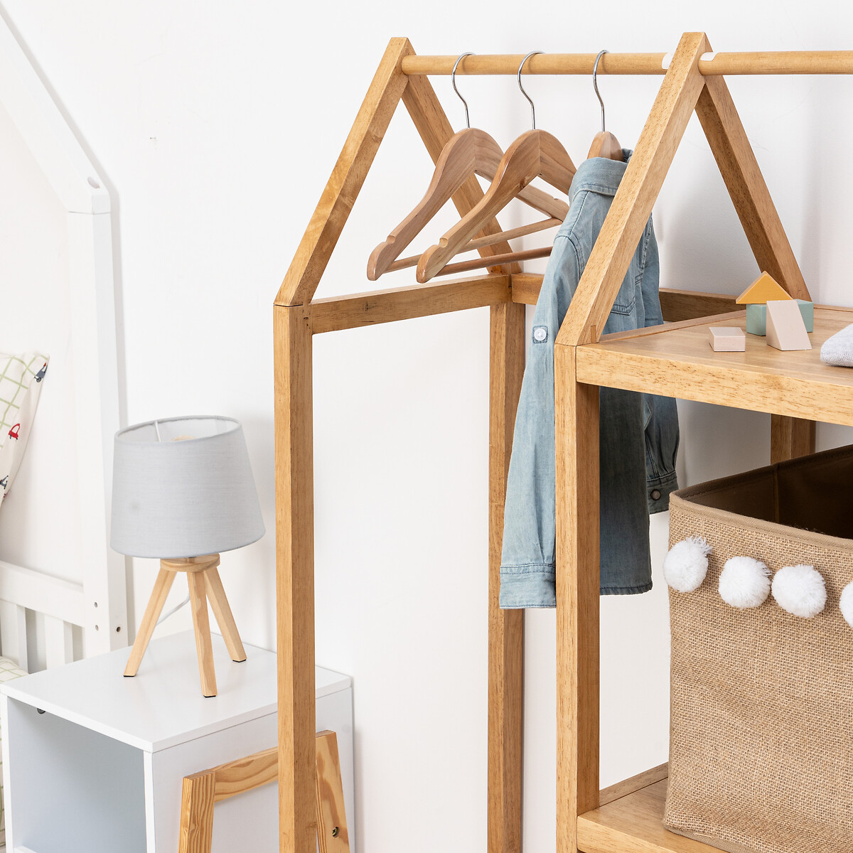 Conjunto de 4 cabides INDY castanho em madeira