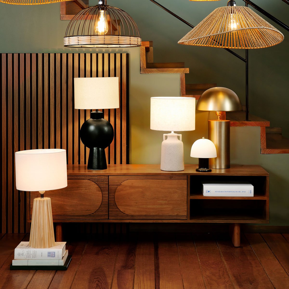 M&oacute;vel para tv NANDA em madeira ac&aacute;cia 147cm