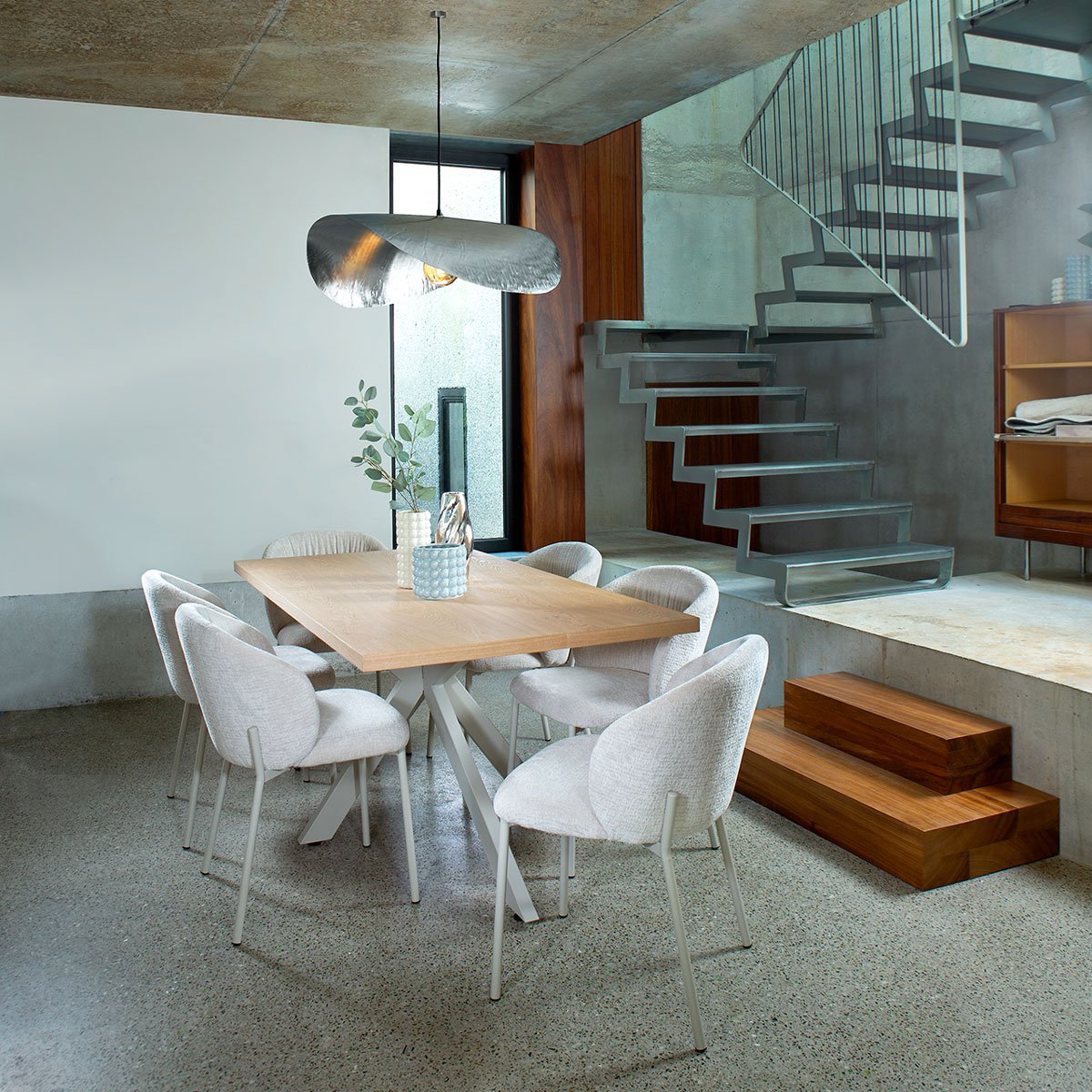 Mesa de jantar GORDES em mdf com pernas de metal