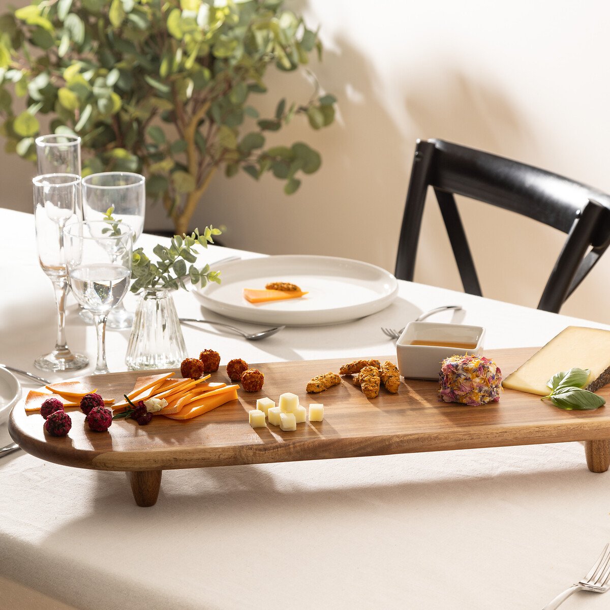 Tábua oval castanha em madeira 70x25cm