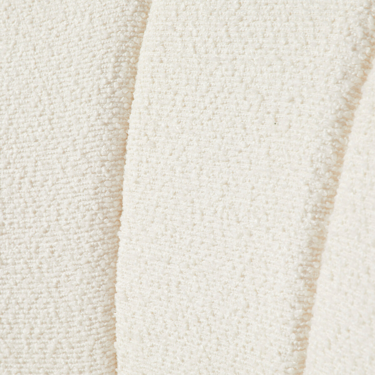 Poltrona NAOVA branca em bouclé 78x72x71cm