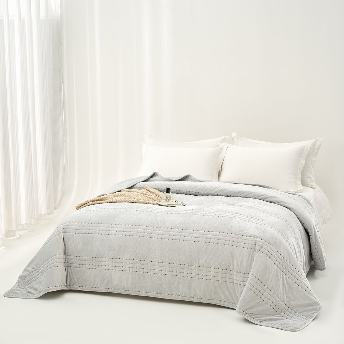 Edredão IVREA cinza em veludo 240x260cm