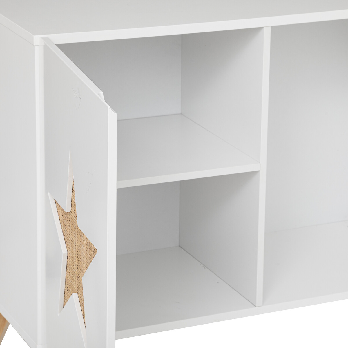Mesa de apoio branca com estrelas