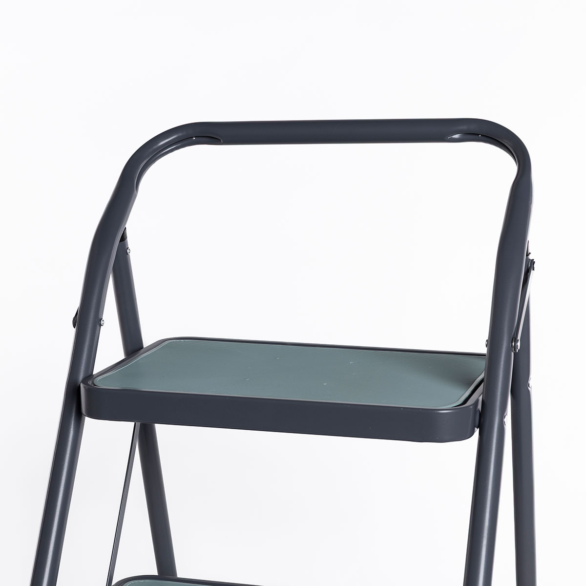 Escadote Cinza Em Metal Com 2 Degraus