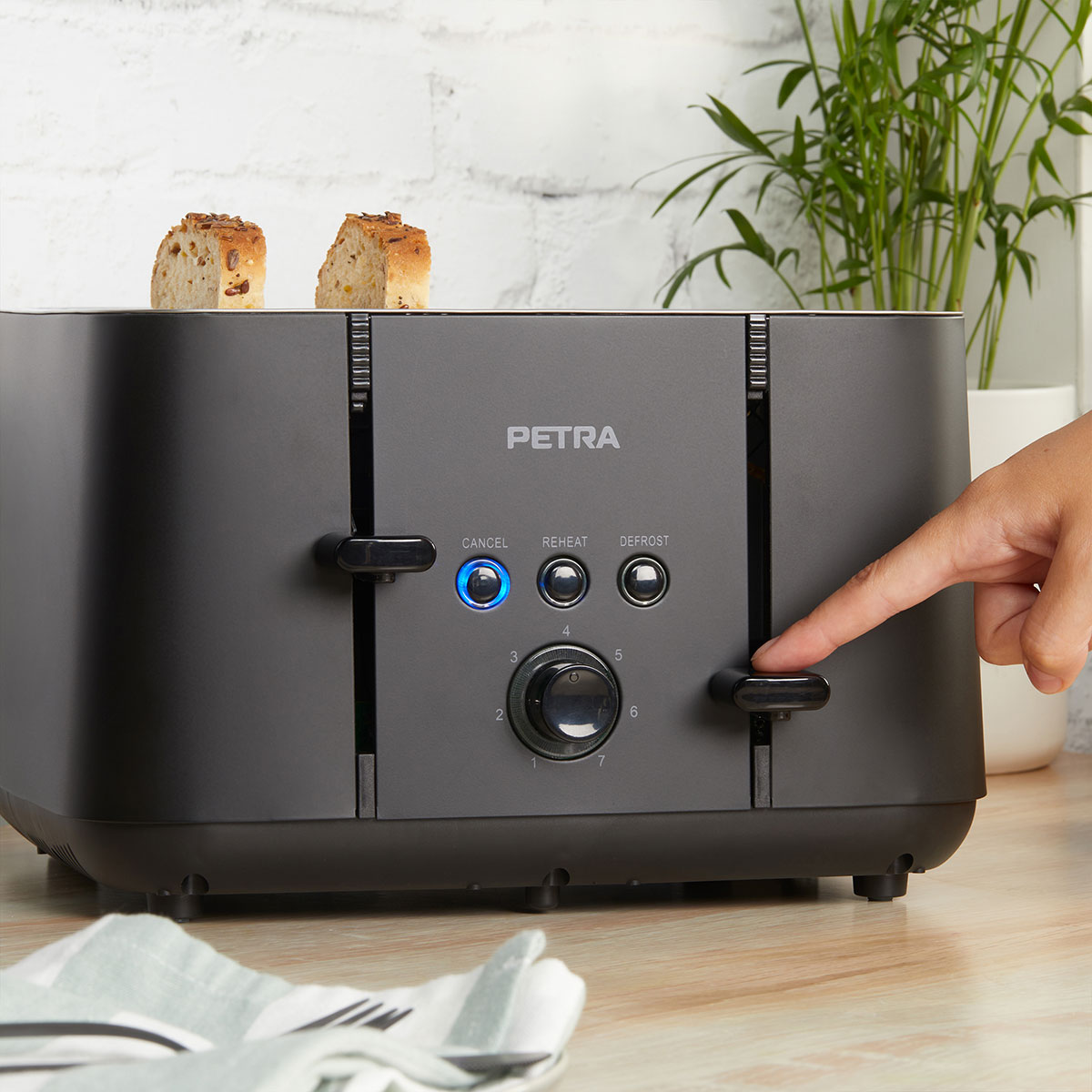 Torradeira Petra preta mate para 4 fatias