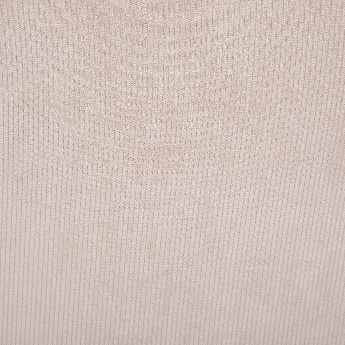 Cadeira em tecido bege celeste