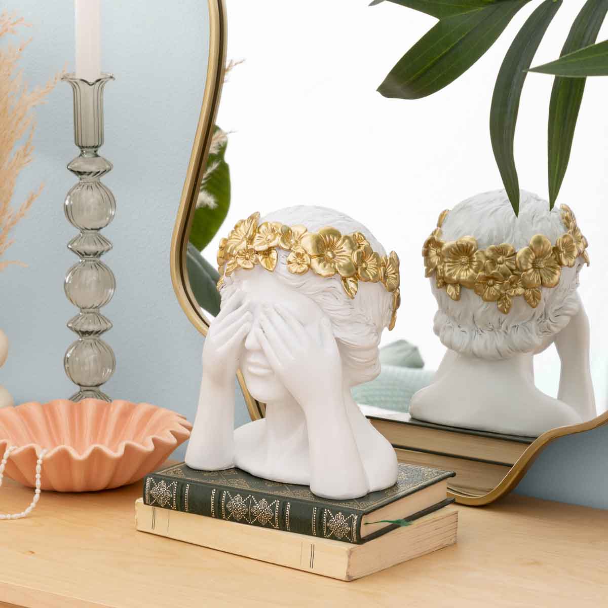 Estátua decorativa mulher WILD ROMANCE branca 22cm