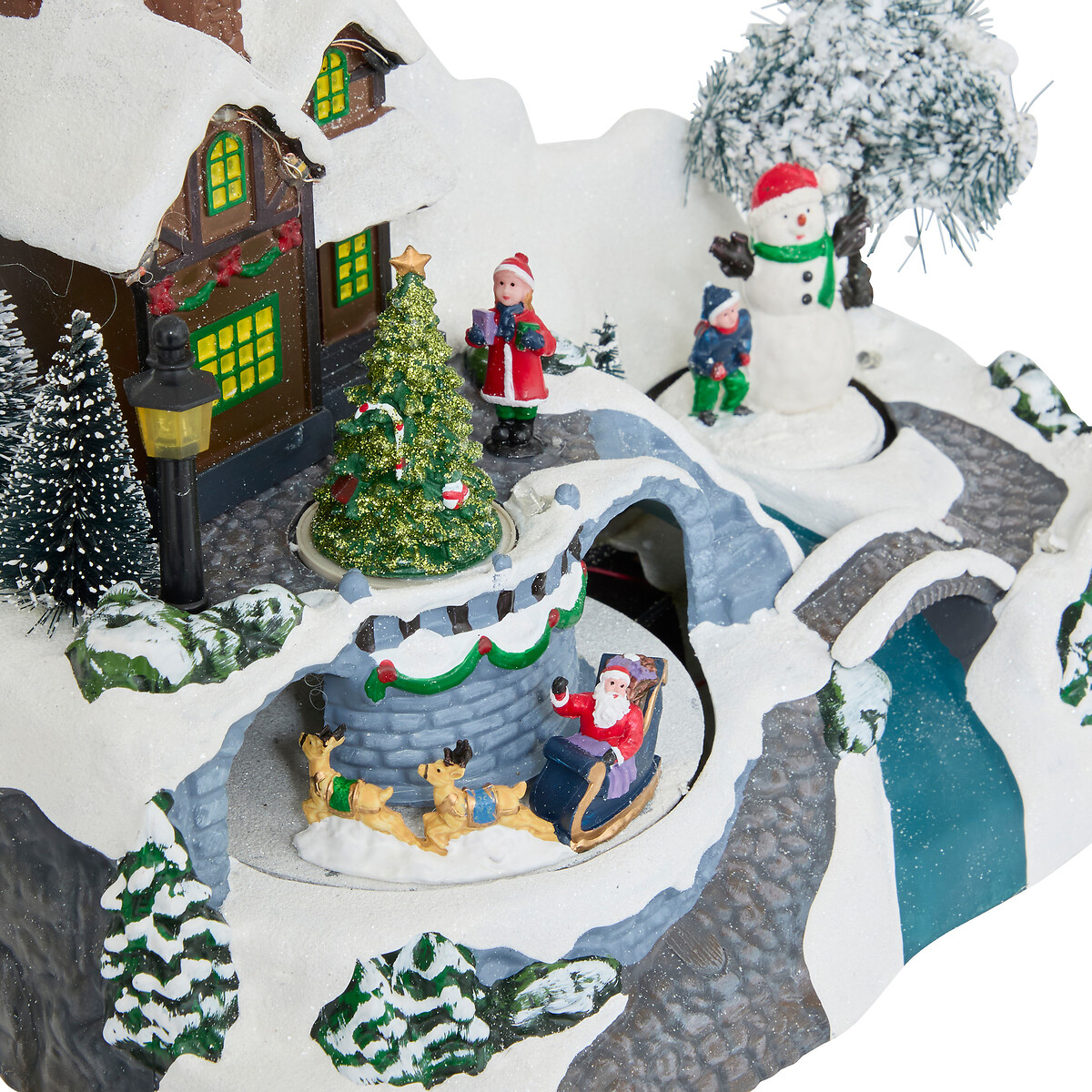 Aldeia luminosa com casa e pai natal