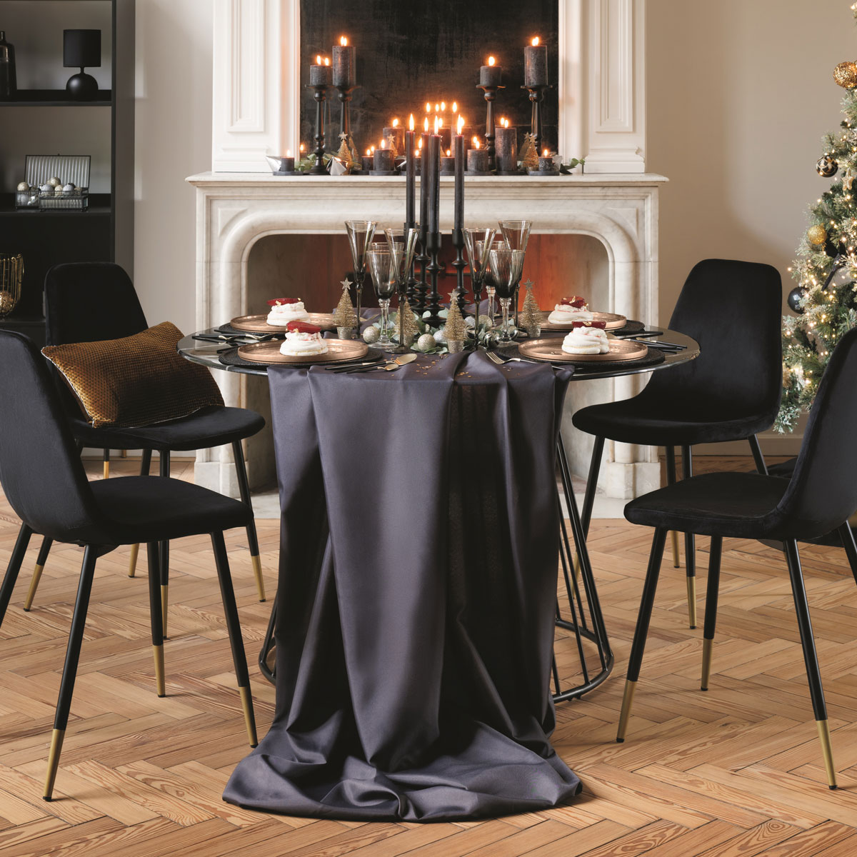 Cadeira TYKA preta de veludo