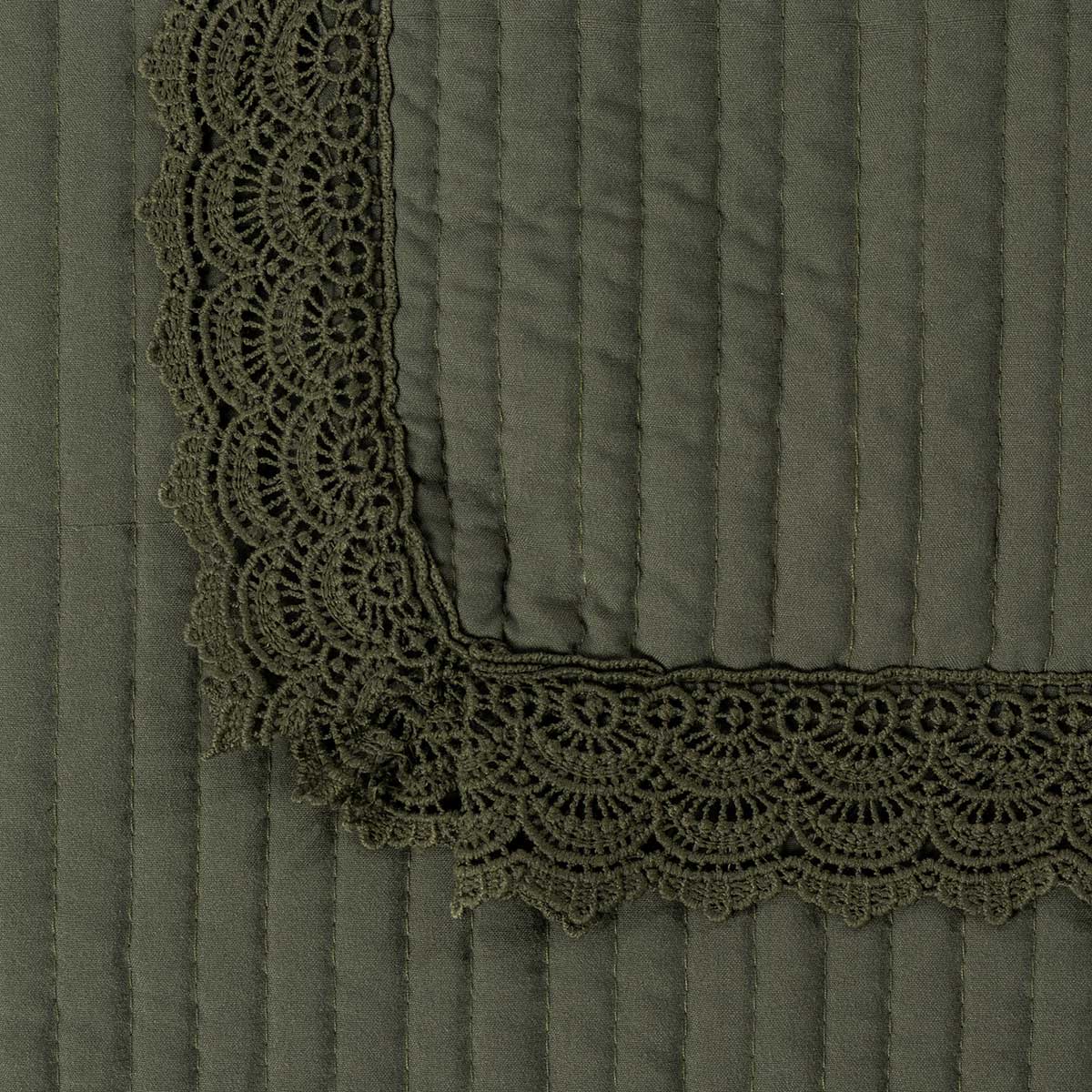 Edred&atilde;o verde com folho rendado 220x240cm