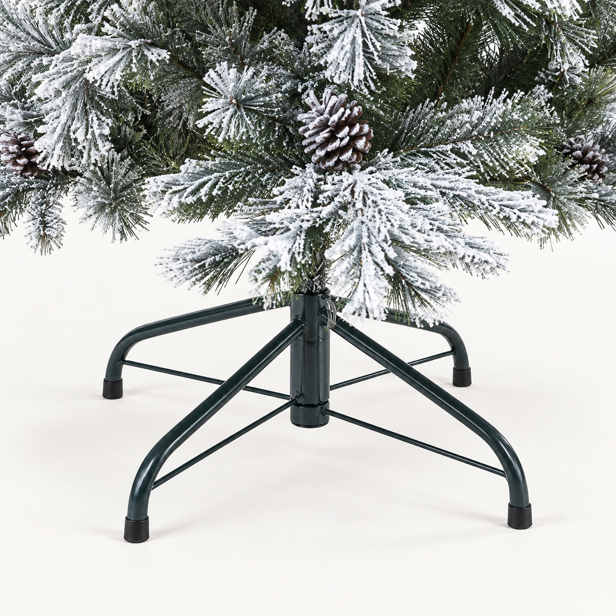 &Aacute;rvore de natal YUKON verde efeito neve com pinhas 210cm