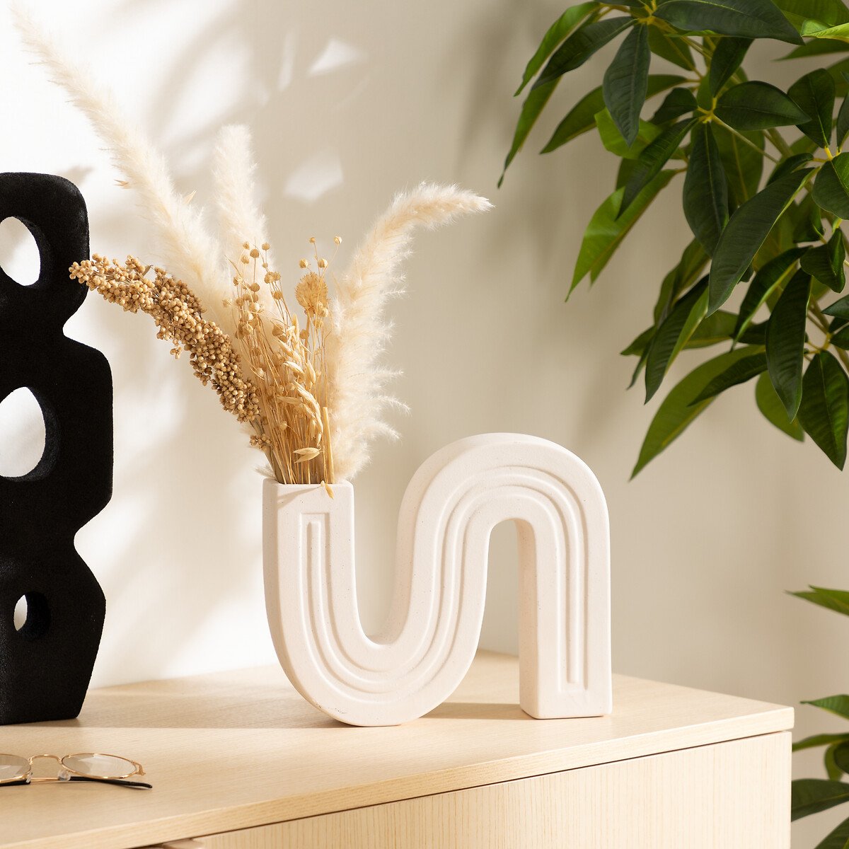 Jarra OLME estriada branca em cerâmica