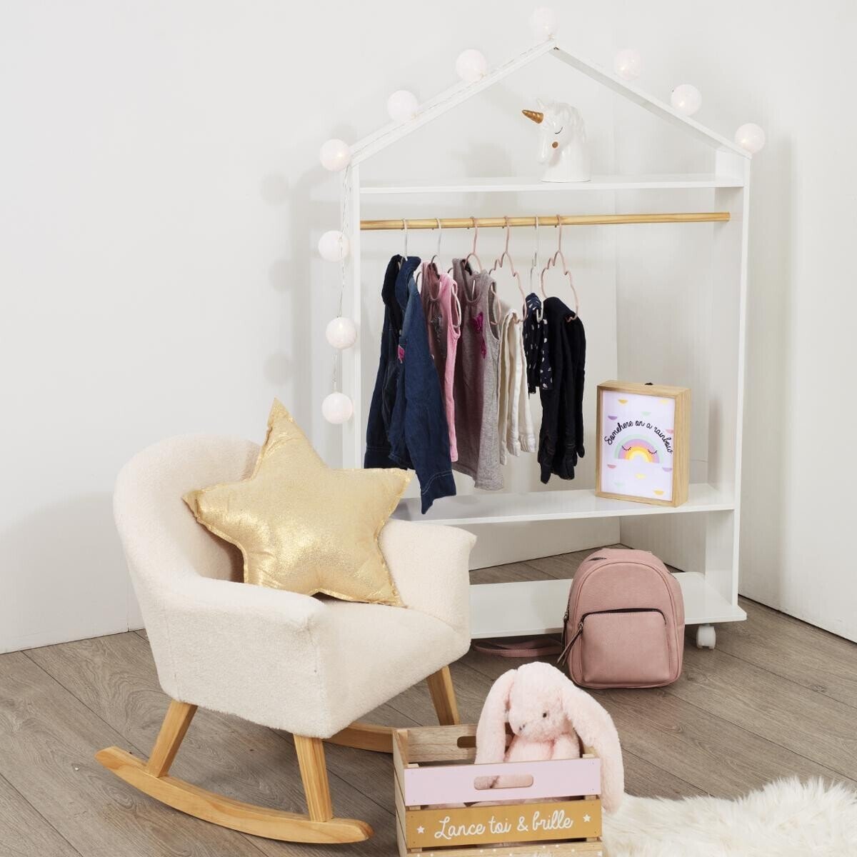 Armário MONTESSORI branco com varão